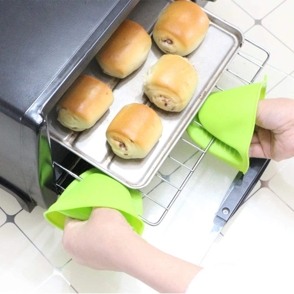 Hot Cheap Colorful Mini Kitchen Cooking Grill Baking Tools Heat Resistant Silicone BBQ Oven Mitts Gloves