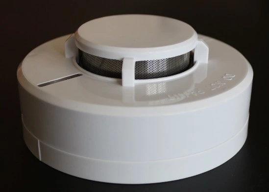 Wired / Conventional Photoelectric Smoke Detector for Fire Alarm (ES-5002OSD)