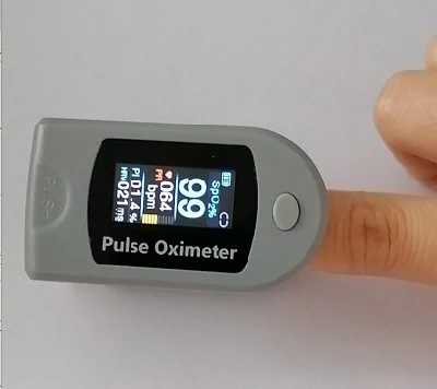 Dedo Pulsioxímetro portátil Stock listo Peadiatric adulto de alta precisión de la SpO2 TFT LCD LED pantalla OLED de cuatro colores de un solo color