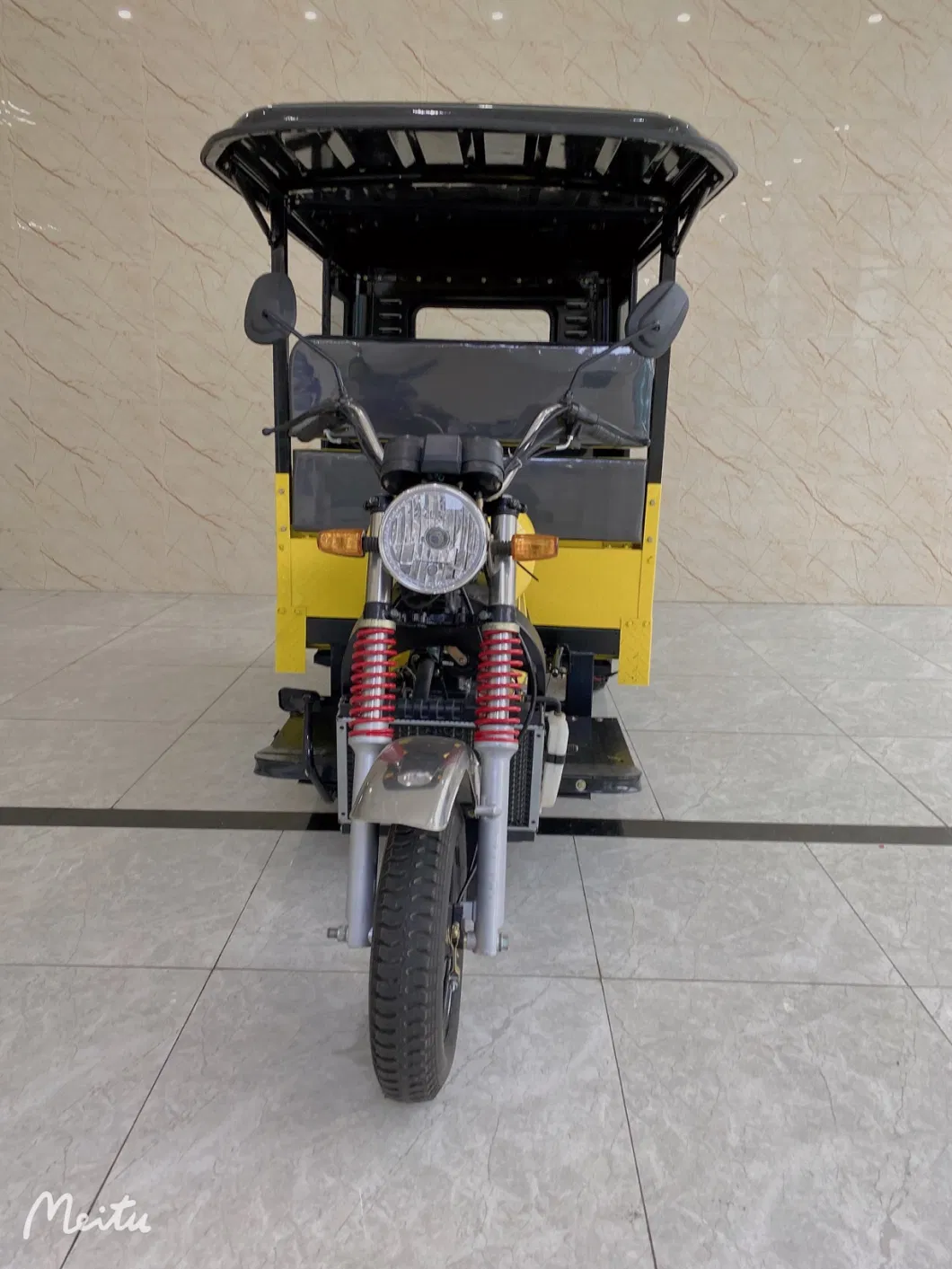 Electric Start Tok Tok Chinese 3 Wheel Motorcycle Gasoline Engine Powered Model