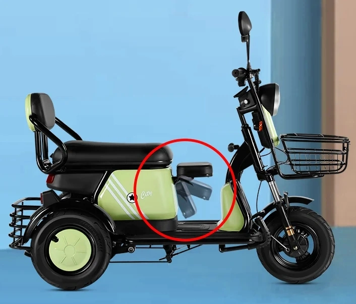 China Hot Sale Express Cargo 3 Wheel Enclosed Motorcycle Tricycle and Delivery Motorcycles with Box