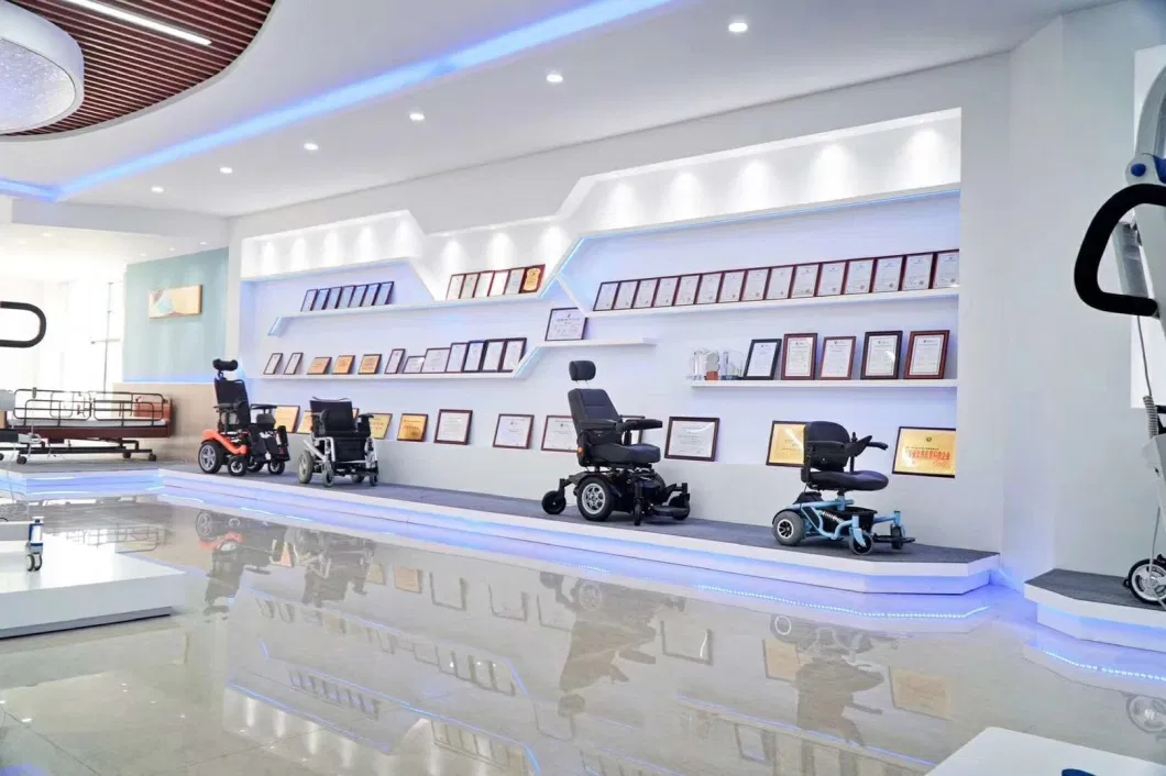 China Supplier Electric Wheelchair for Older People Use