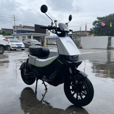 Scooter/bicicletta elettrica con batteria al litio e pedale
