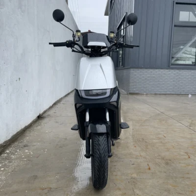 Scooter/bicicletta elettrica con batteria al litio e pedale