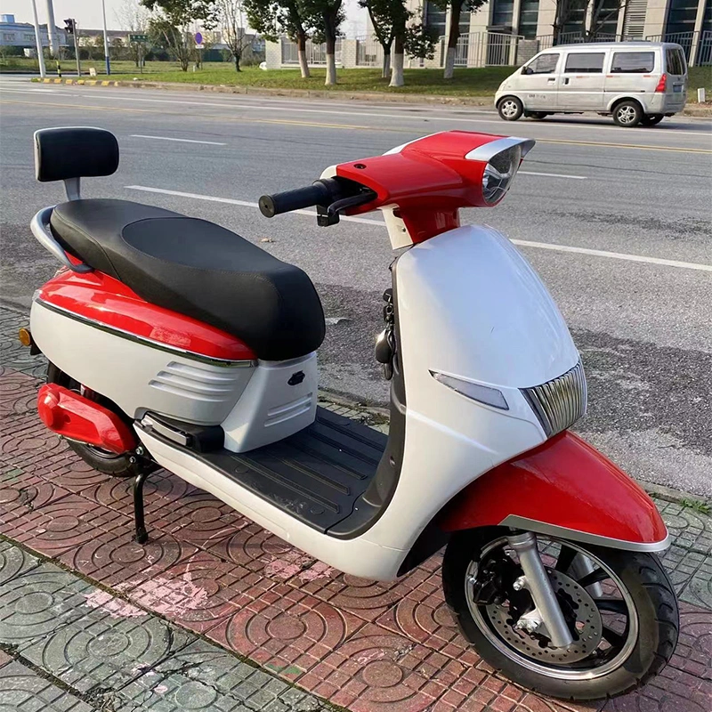 Beautiful Model Electric Motorcycle 2000W with High Configuration 50km/H Electric Scooter Hot Sale