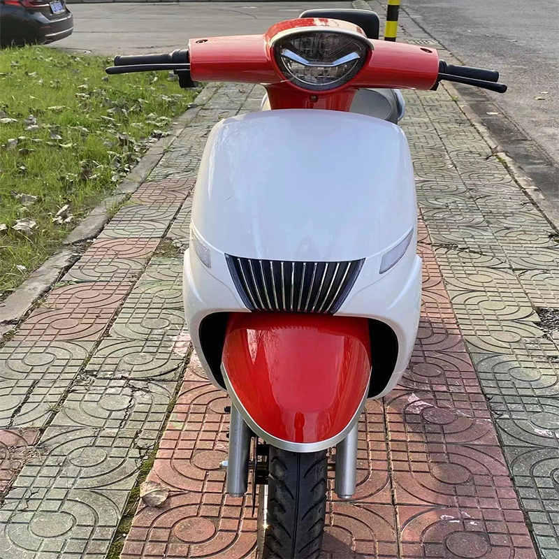 Beautiful Model Electric Motorcycle 2000W with High Configuration 50km/H Electric Scooter Hot Sale