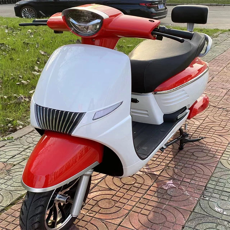 Beautiful Model Electric Motorcycle 2000W with High Configuration 50km/H Electric Scooter Hot Sale