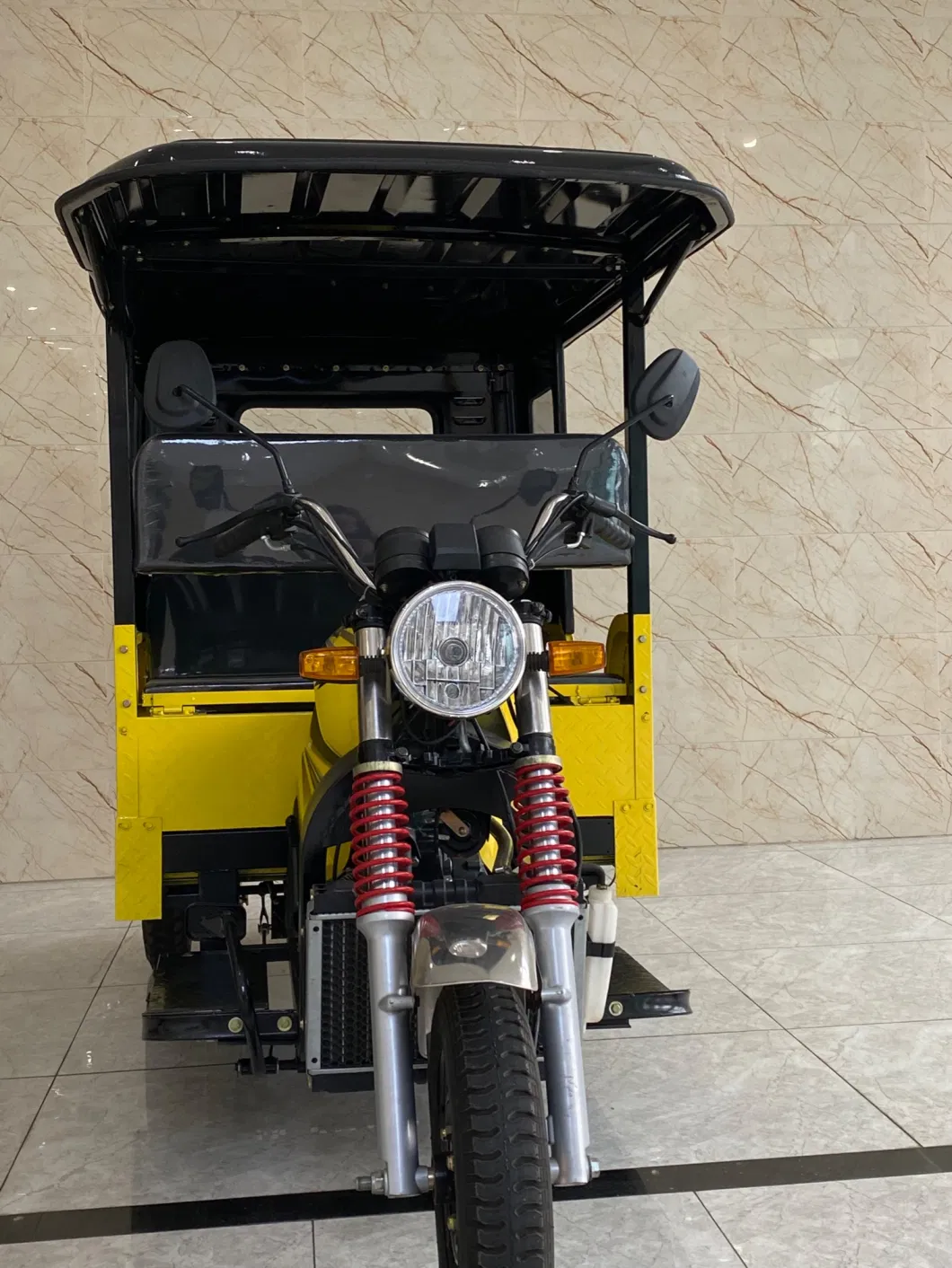 Watercooling Motorized Tuktuk in Cambodia Auo Rickshaw/Gasoline Taxi/Tricycle for Adults