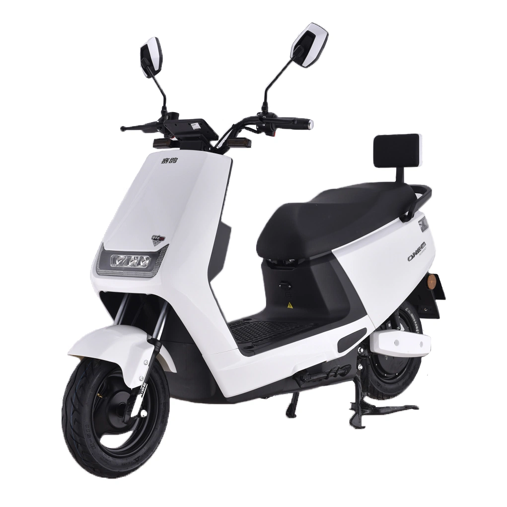 E Motorcycle Recreational Moped with 2000W Motor, E Scooter Fashionable Roller with High Speed Double Lihtium Battery