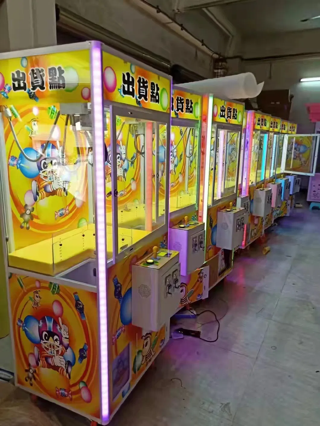 Super Quality Medium Claw Arcade Toy Crane Vending Game Machine