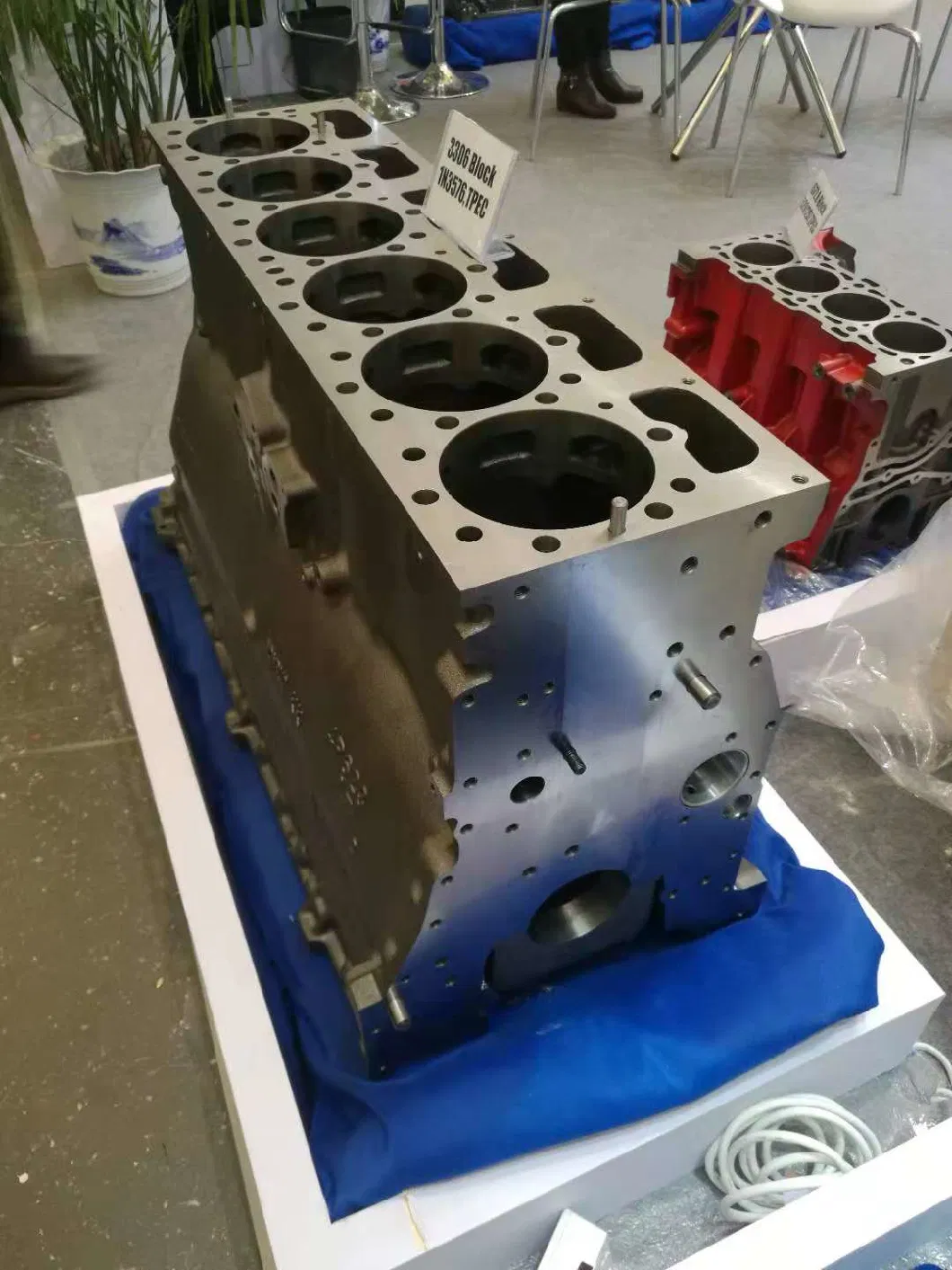 Cum-Mins Diesel Engine Parts Cylinder Block 4bt3.9