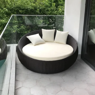  Fancy Cane Rattan / Wicker Patio Furniture Round Sofa Day Bed Latest Design Outdoor PE Rattan Sun Bed Lounger Bed with Canopy