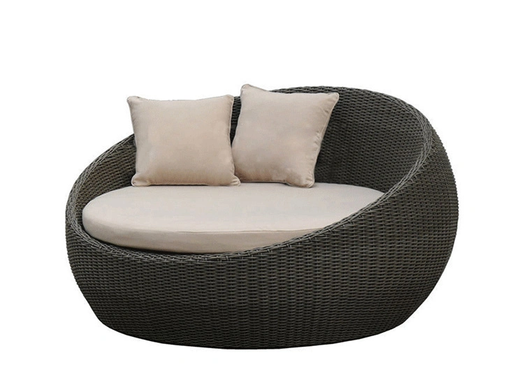 Fancy Cane Rattan / Wicker Patio Furniture Round Sofa Day Bed Latest Design Outdoor PE Rattan Sun Bed Lounger Bed with Canopy