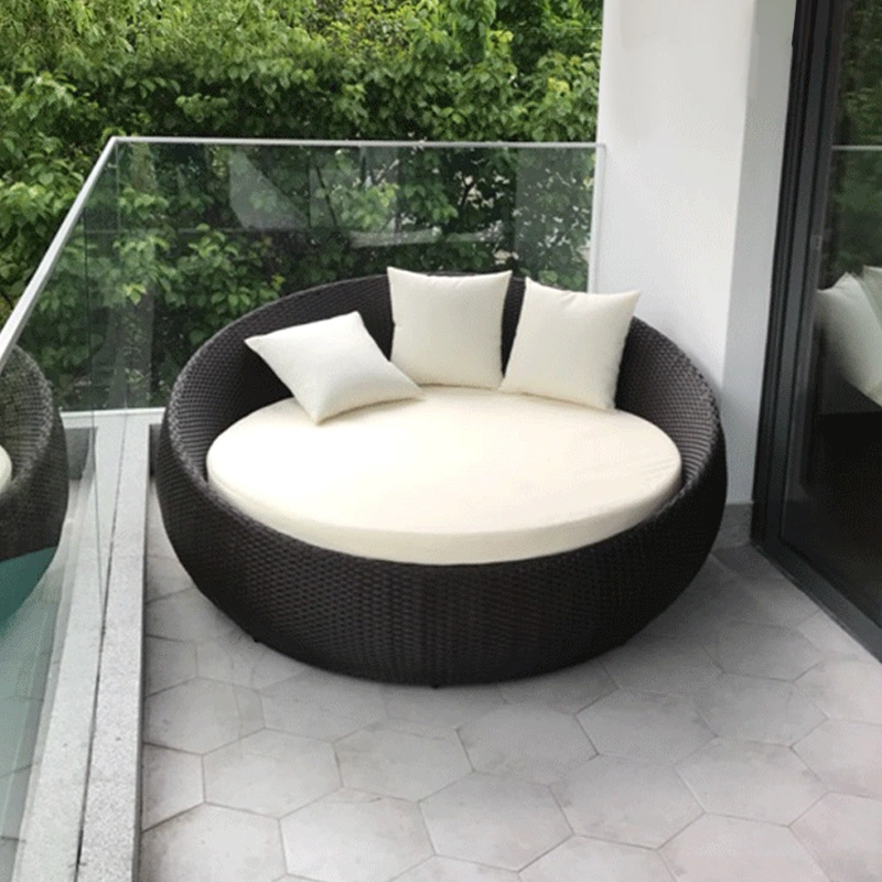 Fancy Cane Rattan / Wicker Patio Furniture Round Sofa Day Bed Latest Design Outdoor PE Rattan Sun Bed Lounger Bed with Canopy