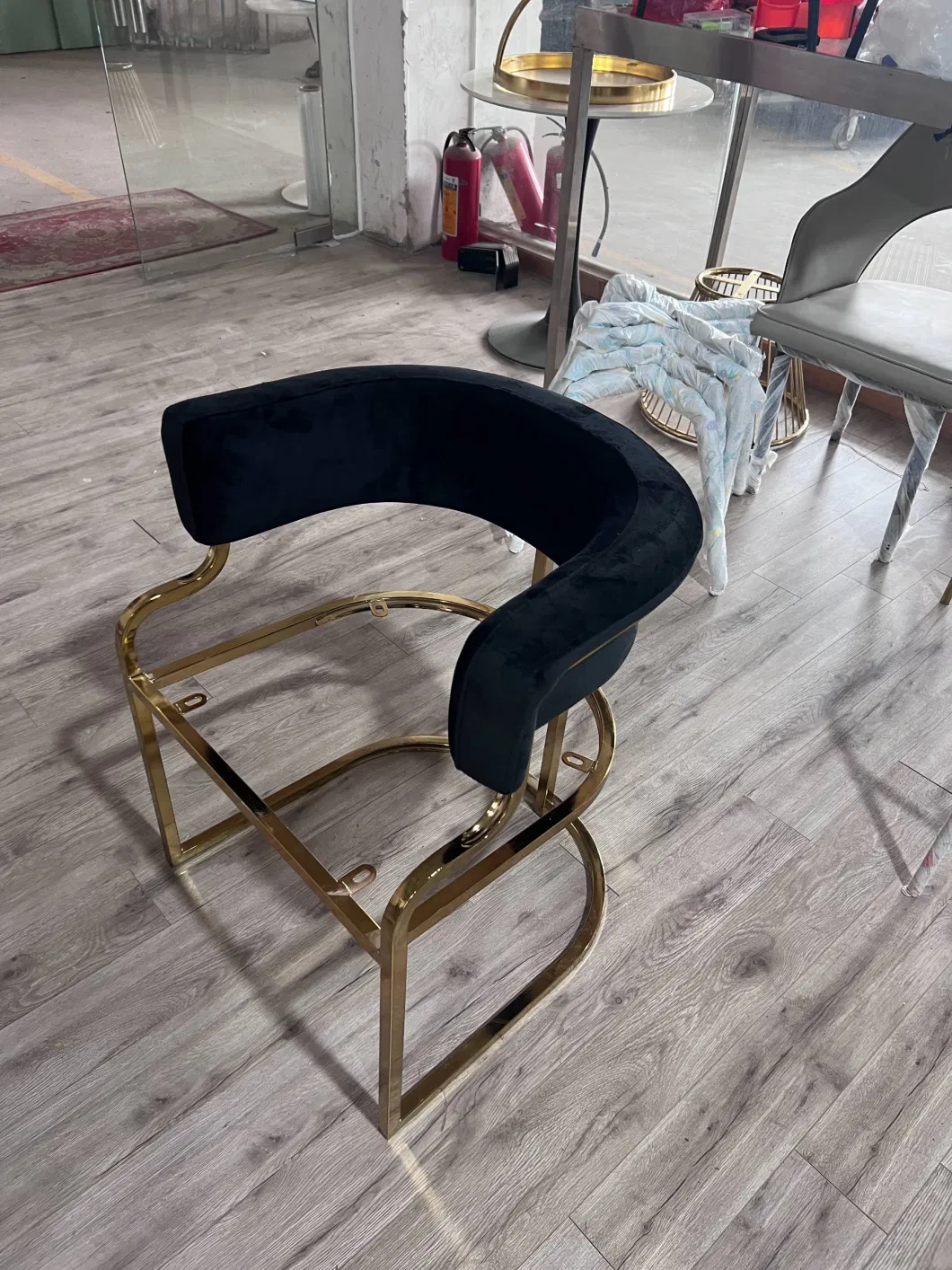 Wholesale Factory Custom Cafe Metal Dine Armchair Modern Furniture Restaurant Chair Velvet Fabric Dining Chairs