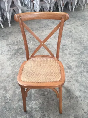 Cruz de madera sillas de estilo de apilamiento de atrás para eventos Alquiler de boda