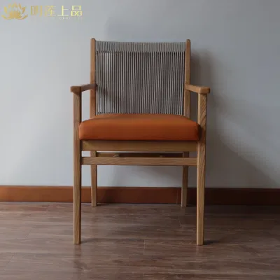  Diseño moderno silla de madera maciza de restaurante Orange Leather tapizado comedor Mobiliario de habitación Mobiliario de restaurante Mobiliario de casa Ratán tejido silla de madera