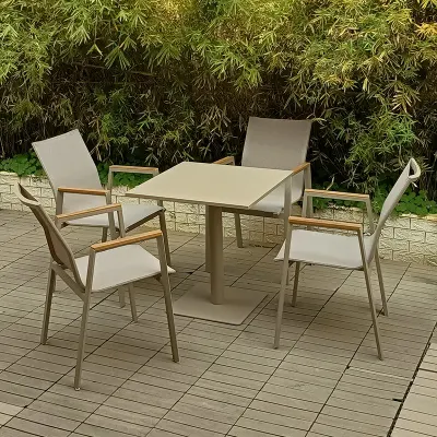 Silla basculante apilable de patio al aire libre en el marco de acero de color marrón de gama alta del brazo de madera de teca público Zona de descanso para comer la eslinga de café al aire libre jardín de aluminio Silla apilable sillón
