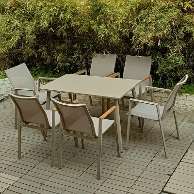 Silla basculante apilable de patio al aire libre en el marco de acero de color marrón de gama alta del brazo de madera de teca público Zona de descanso para comer la eslinga de café al aire libre jardín de aluminio Silla apilable sillón