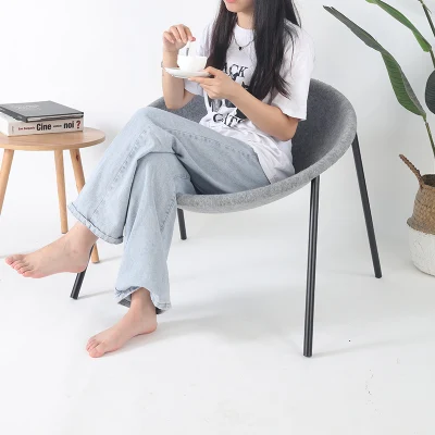  Silla moderna de alta calidad silla de fieltro para mascotas Casa Ronda Popular Silla de dormir con patas negras de metal Mobiliario comercial de nuevo diseño