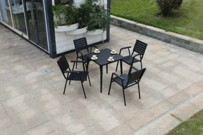  La tabla exterior sillas Silla de madera de plástico de un solo extraño al aire libre el patio de recreo de Té de leche Open-Air Balcón Shop Café mesas y sillas