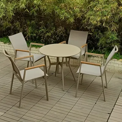 Silla basculante apilable de patio al aire libre en el marco de acero de color marrón de gama alta del brazo de madera de teca público Zona de descanso para comer la eslinga de café al aire libre jardín de aluminio Silla apilable sillón