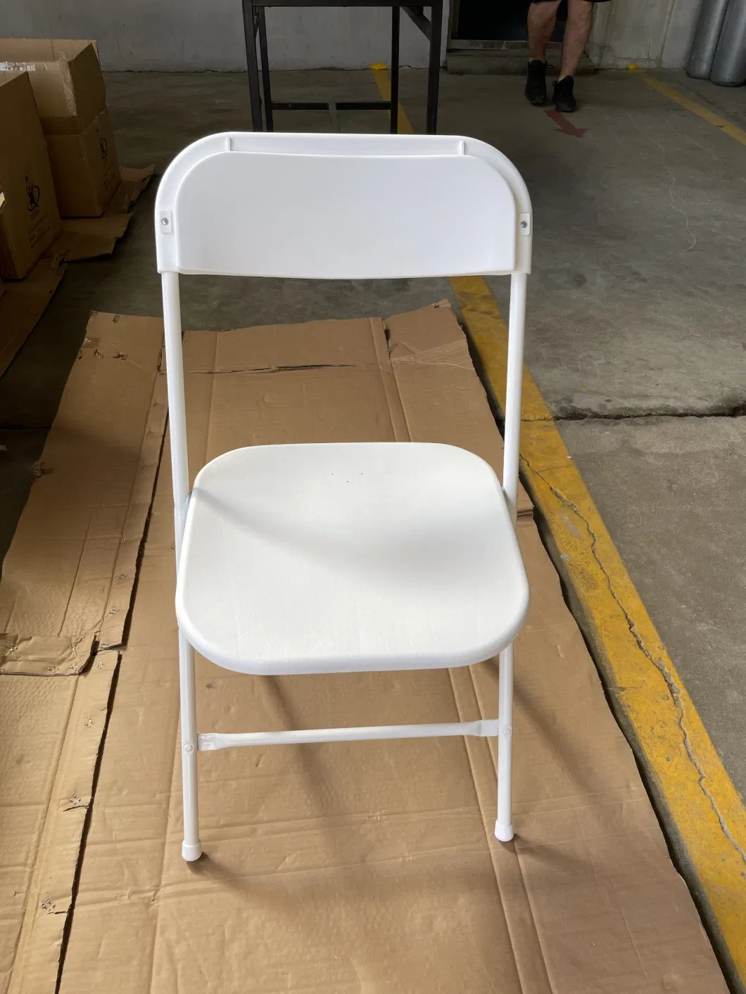 Wholesale Portable Outdoor Metal Tube White Plastic Folding Chairs for Events