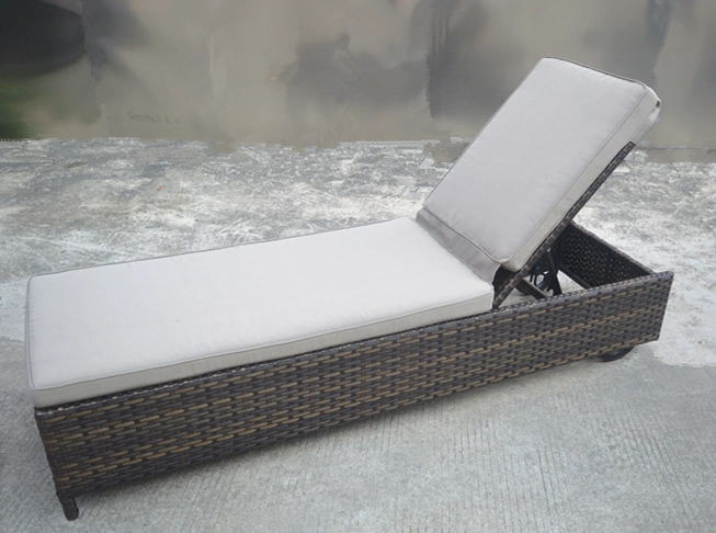 Outdoor Sunbed Rattan Weaving Aluminum Frame Cushion Lounge