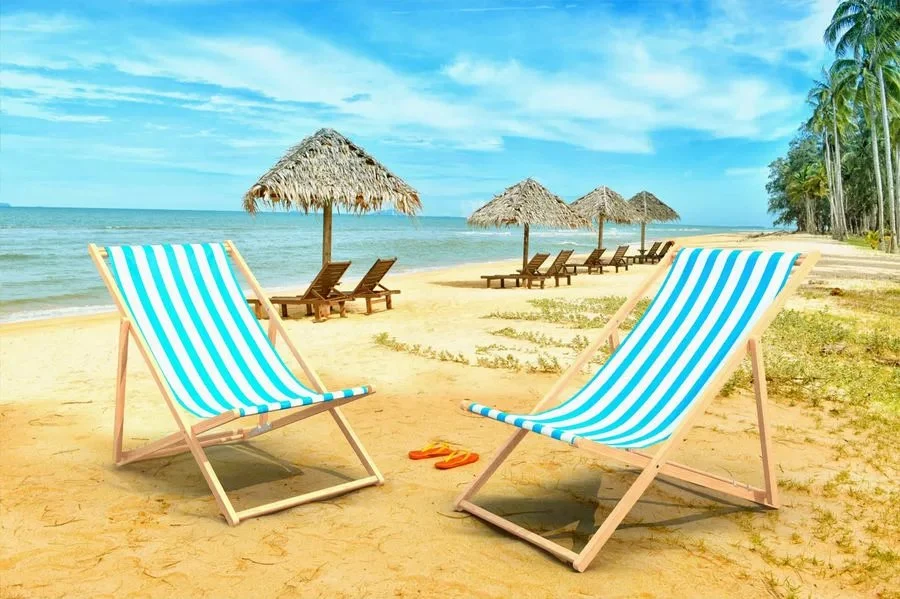 High Quality Canvas Retro Adjustable Low Seat Adult Sea Sand Outdoor Sun Pool Reclining Wooden Folding Foldable Beach Chair