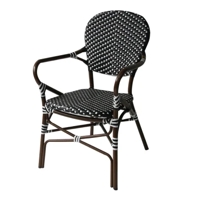  Cucina di fabbrica stile francese Stackable Cafe Bar Ristorante Rattan Garden Poltrona