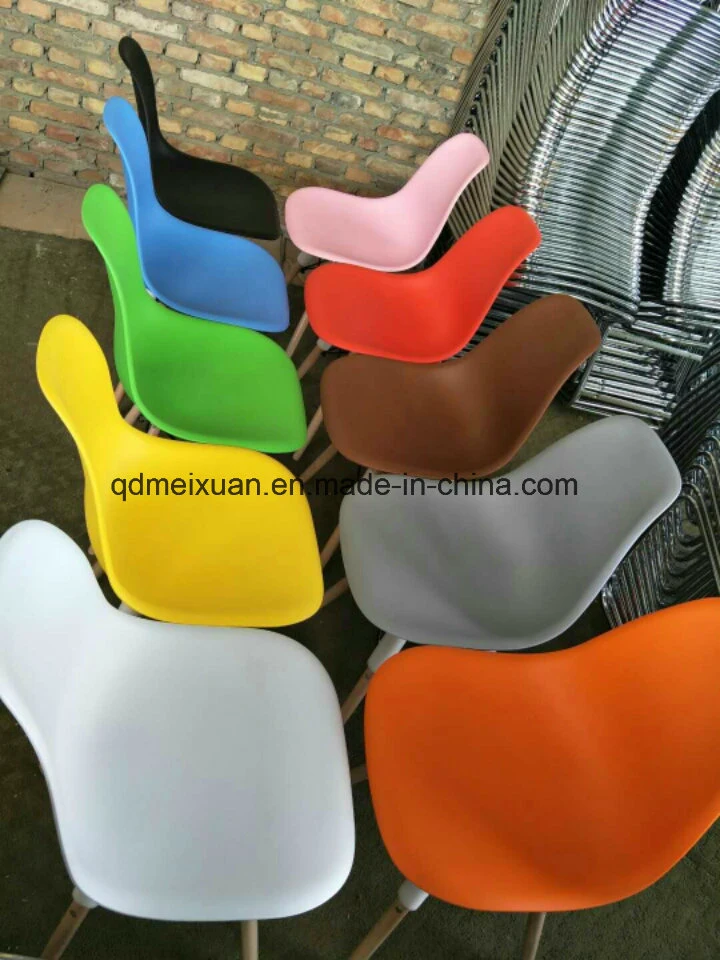 Cheap Colored Popular Plastic Chairs with Wooden Legs (M-X1813)