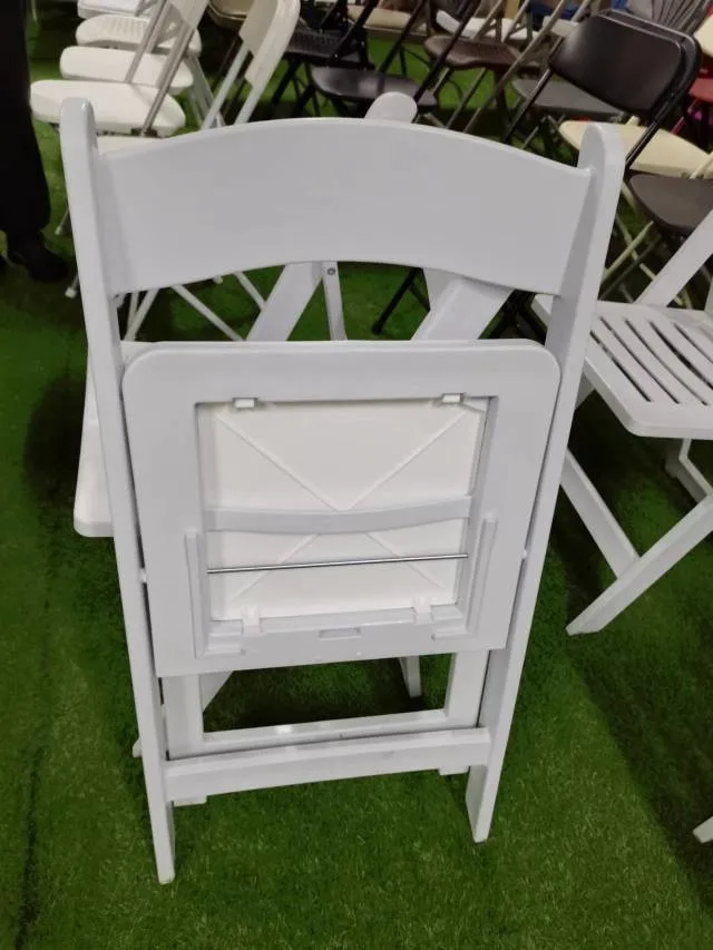 Outdoor Wedding Wimbledon Padded White Resin Folding Chairs for Events