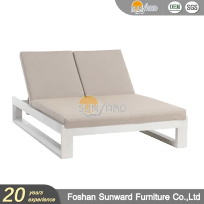 Индивидуальный курорт бассейн Открытый Горячая Продажа Beach Side Garden Продажа Отдых Патио Алюминиевые плетеные Rattan Double Wide Chaise Lounge С подушкой