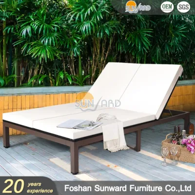Индивидуальный курорт бассейн Открытый Горячая Продажа Beach Side Garden Продажа Отдых Патио Алюминиевые плетеные Rattan Double Wide Chaise Lounge С подушкой