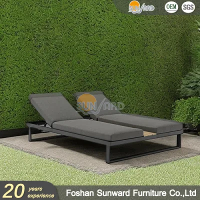Индивидуальный курорт бассейн Открытый Горячая Продажа Beach Side Garden Продажа Отдых Патио Алюминиевые плетеные Rattan Double Wide Chaise Lounge С подушкой