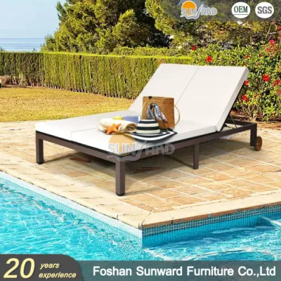 Индивидуальный курорт бассейн Открытый Горячая Продажа Beach Side Garden Продажа Отдых Патио Алюминиевые плетеные Rattan Double Wide Chaise Lounge С подушкой