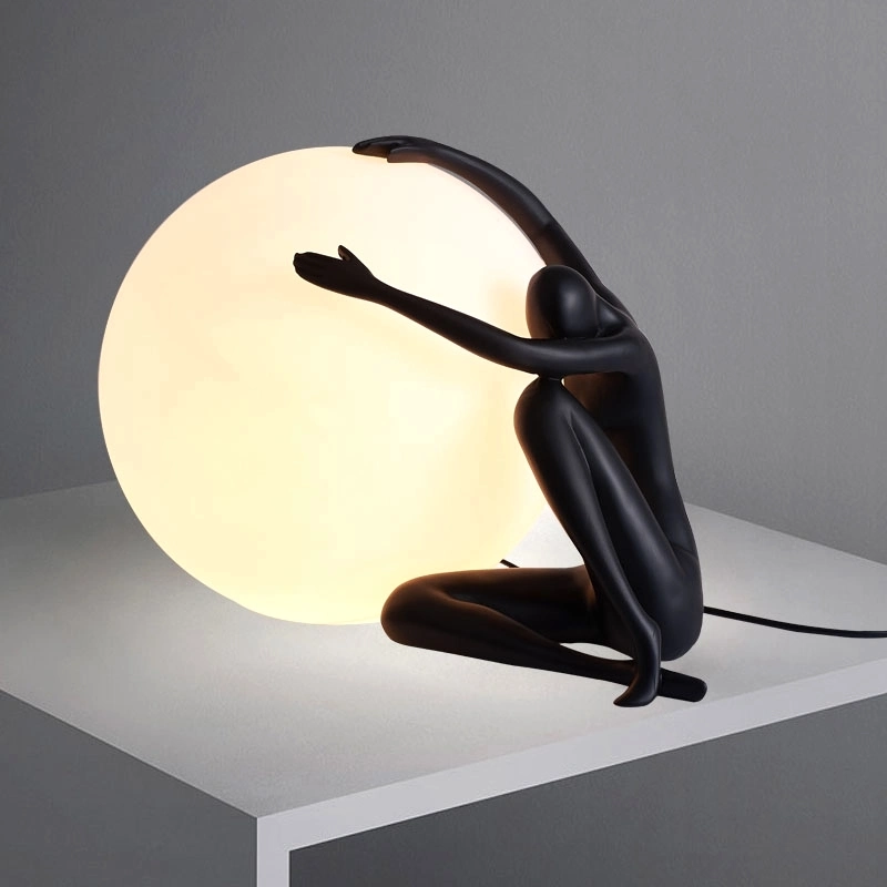 Nordic Modern Art Sculpture, Creative Desk Lamp, Living Room, Bedroom, Hotel, Abstract Humanoid Holding Ball, Vertical Decoration, Lighting Fixture