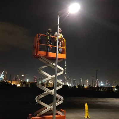  La temperatura de color blanco frío 30W, 40W, 50W, 60W, 70W, 80W, 90W en una sola calle luz LED Solar