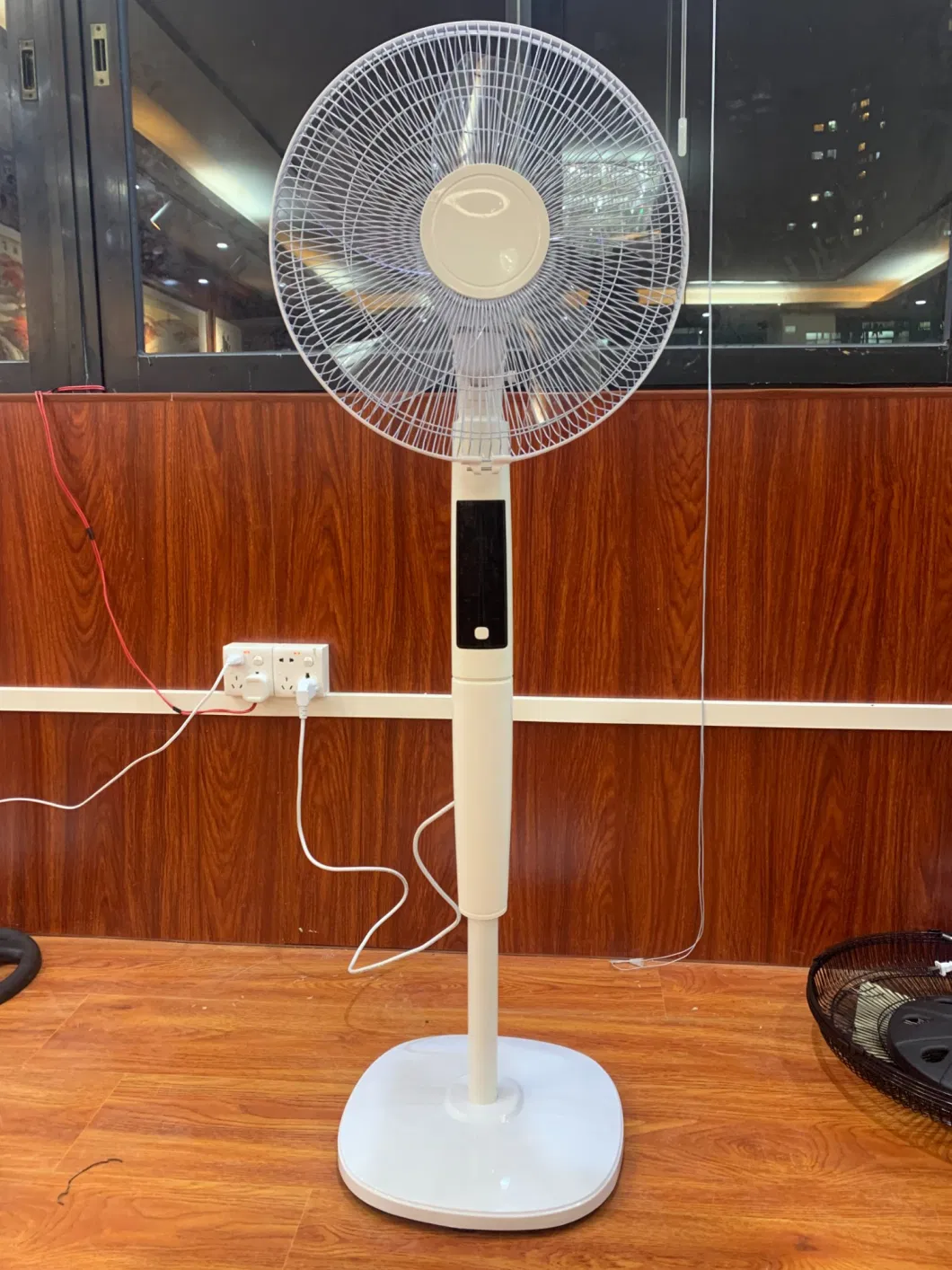Home Cooling Appliances Fan Stand Electric Rechargeable Standing Fan with Remote 16 Inch Commercial Stand Fan