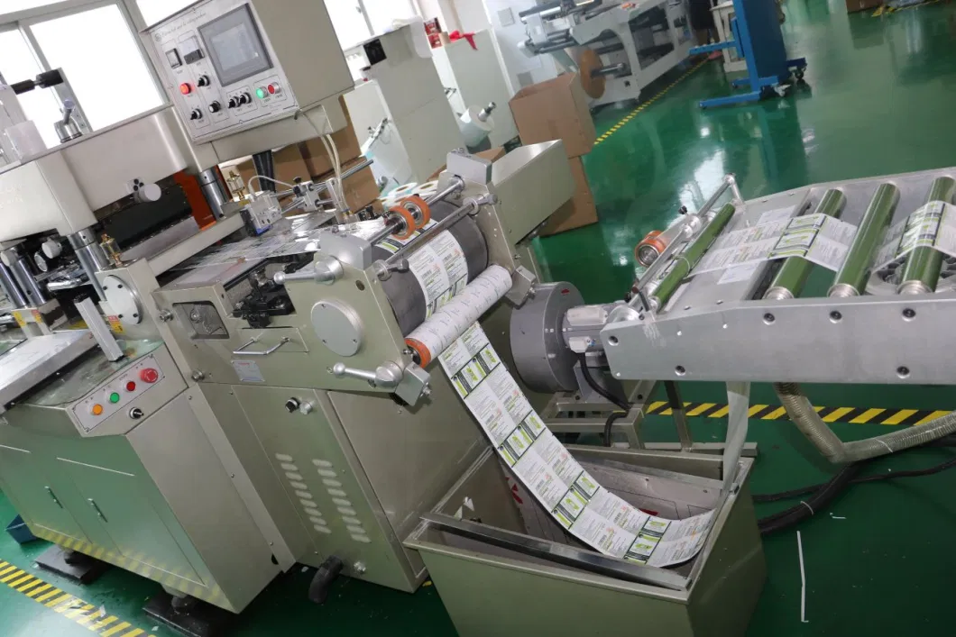 Printing Iml Label in Mold Label by Robot Injection Molding Labeling for Paint Bucket