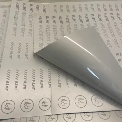 Pellicola di carta per trasferimento termico per camicie bianche a T con luce stampabile Vinile a trasferimento termico per stampanti LaserJet e a getto d&prime;inchiostro