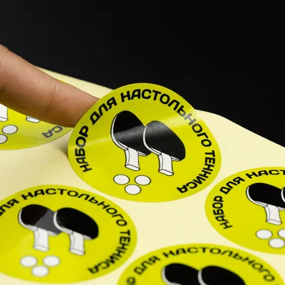 Prodotto personalizzato privato adesivi rotondi personalizzati carta adesivo in vinile impermeabile Rotolo di adesivi per la stampa di etichette con logo