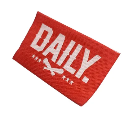Vendita all&prime;ingrosso Logo 3D personalizzato tessuto Damask cucito impermeabile Abbigliamento Etichetta Abbigliamento Produttore