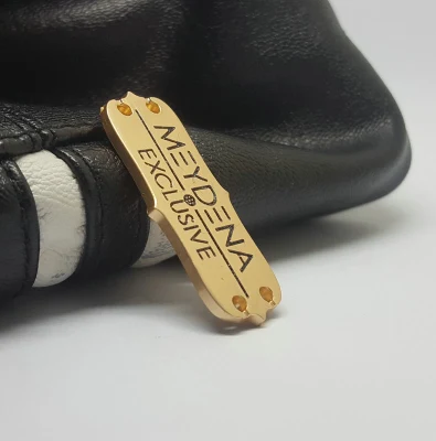 Etichette personalizzate con logo in metallo con logo con logo Sewing Metal Emboss Per borse e borse