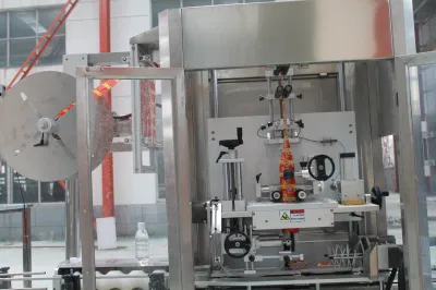  Etichettatrice con metodo di etichettatura a manicotto pressante