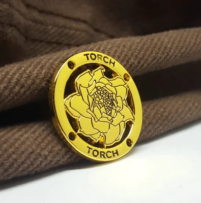 Etichette personalizzate con logo in metallo con logo con logo Sewing Metal Emboss Per borse e borse