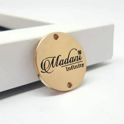 Etichette personalizzate con logo in metallo con logo con logo Sewing Metal Emboss Per borse e borse