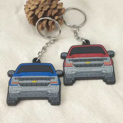 Custom PVC materiale Moda Kid Toy Go-Anywhere Vehicle Automobile Club Decorazione promozionale portachiavi in plastica con logo in gomma per auto