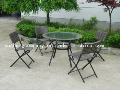  Cinque pezzi di sedia pieghevole in rattan + 1PCS Covines Round Tabella