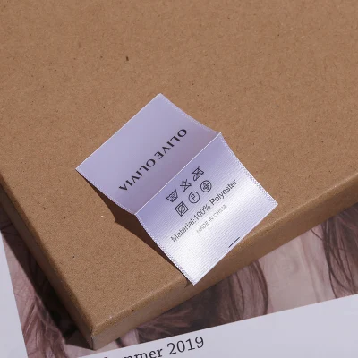 I produttori all&prime;ingrosso ricevono le etichette tessute